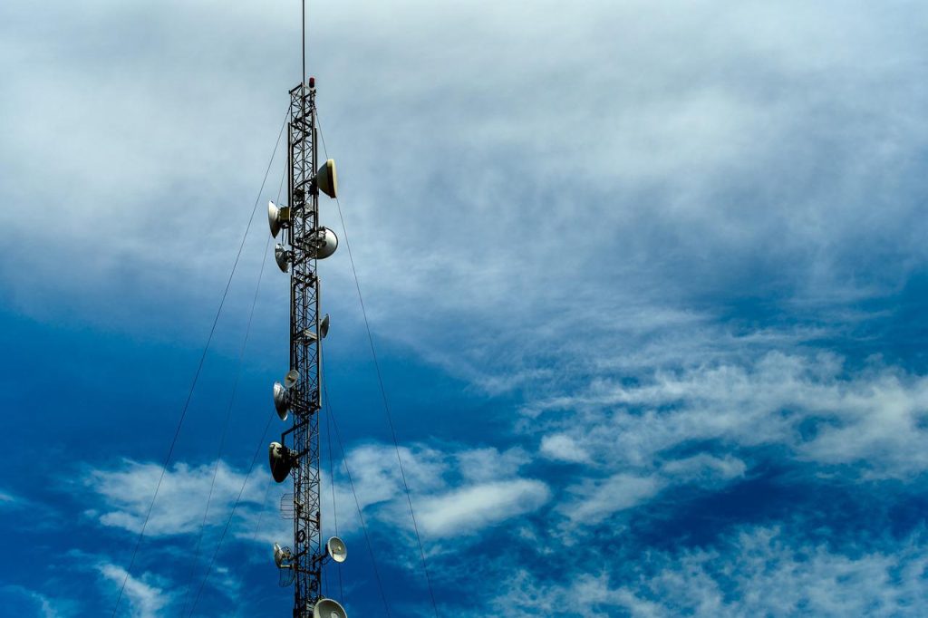 antenna-tower-g0406ee5f6_1280 Law News | Supreme Court decision allows operators to get additional rights on existing sites (early)