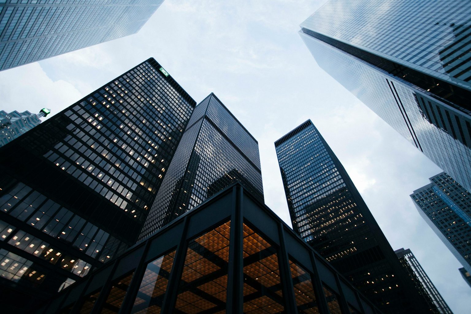 sean-pollock-PhYq704ffdA-unsplash (10) Legal Considerations for Alternative Investments: A Comprehensive Guide