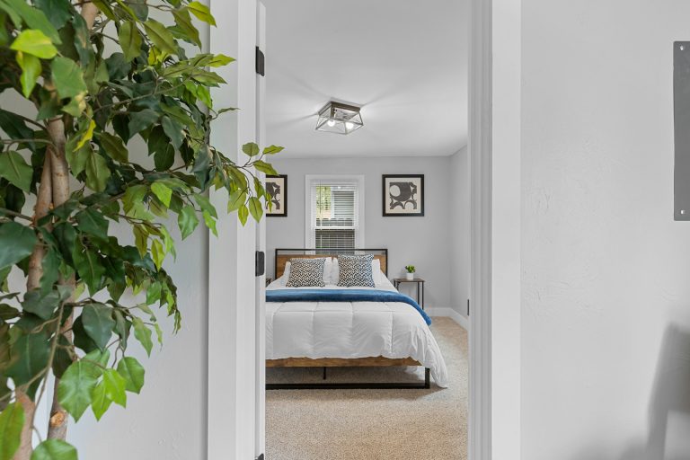 aes-5m3v4GBB82o-unsplash AirBnB