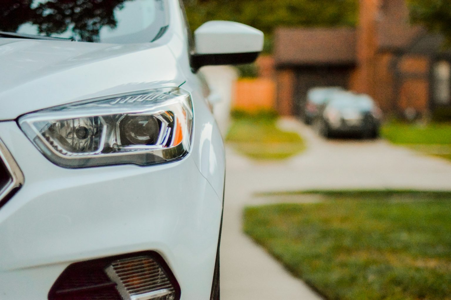 sarah-brown-3eg3Iuq-3gQ-unsplash (6) car insurance