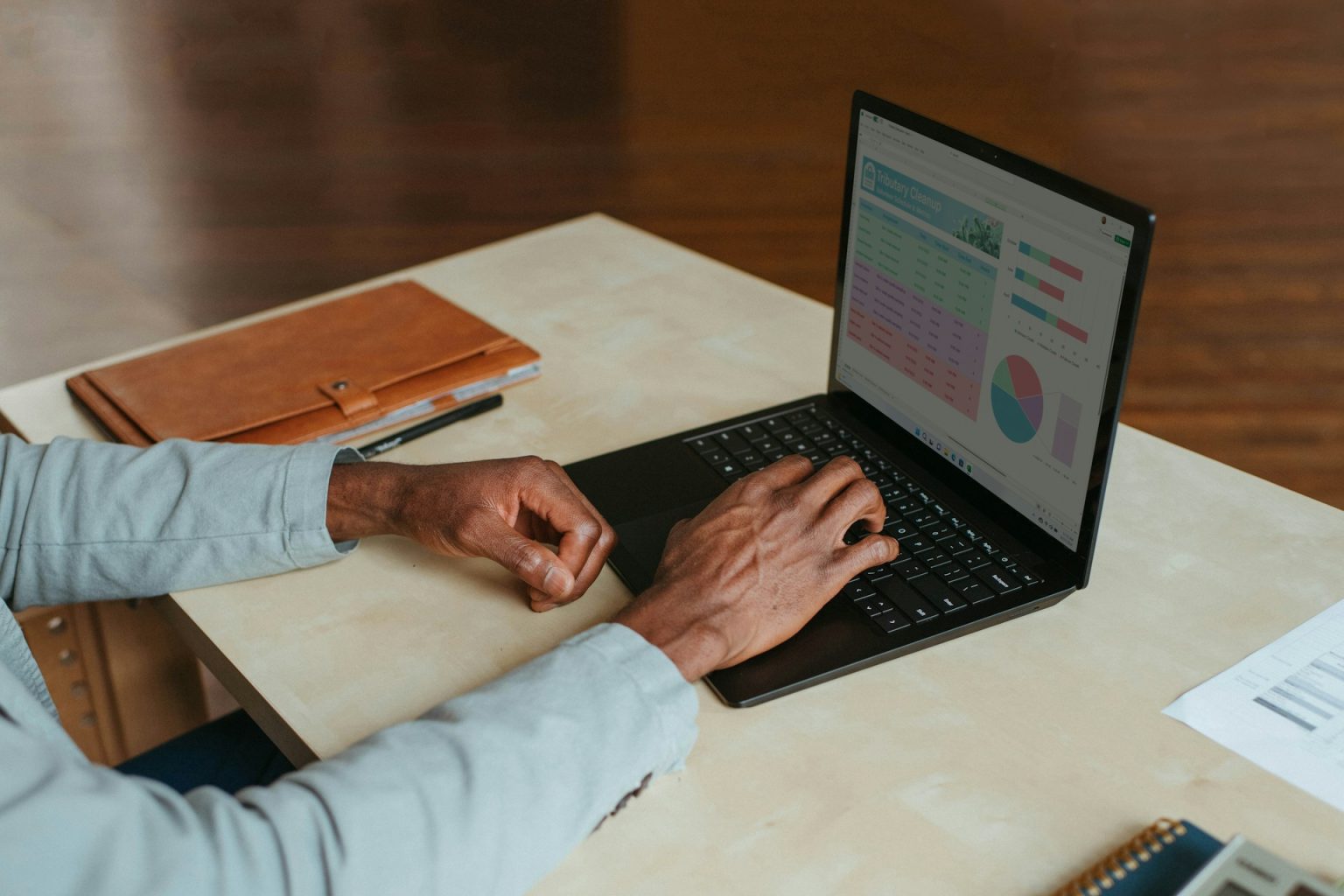 windows-MYomVPpR5FU-unsplash (1) Law News | Why More Freelancers Are Facing Cash Flow Problems at Tax Time