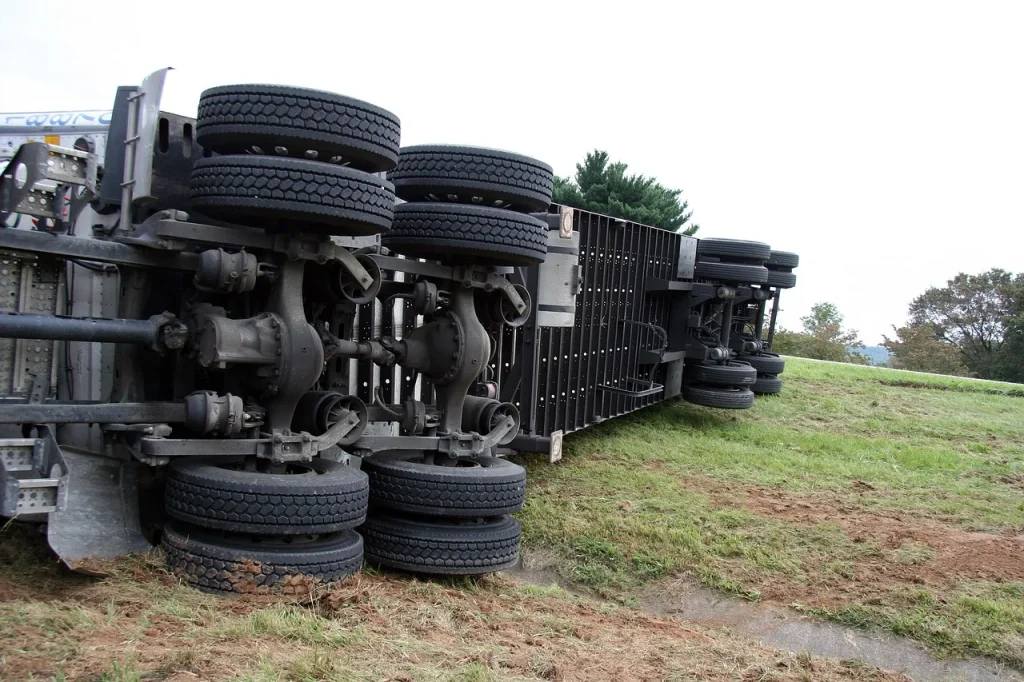 macdeedle-semi-2659736_1280 Truck Accident Claim
