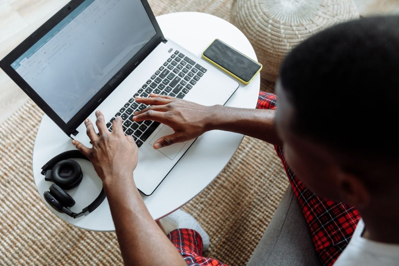 ai-legal-advice-survey-laptop A person typing on a laptop at home